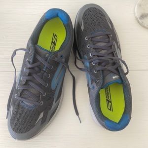 New and never worn - Sketchers Performance Go Run Sneakers Mens size 13